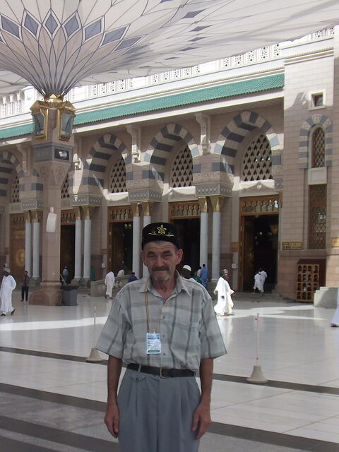 Это я на территории Мечети Пророка (С.А.С.) в Медине.